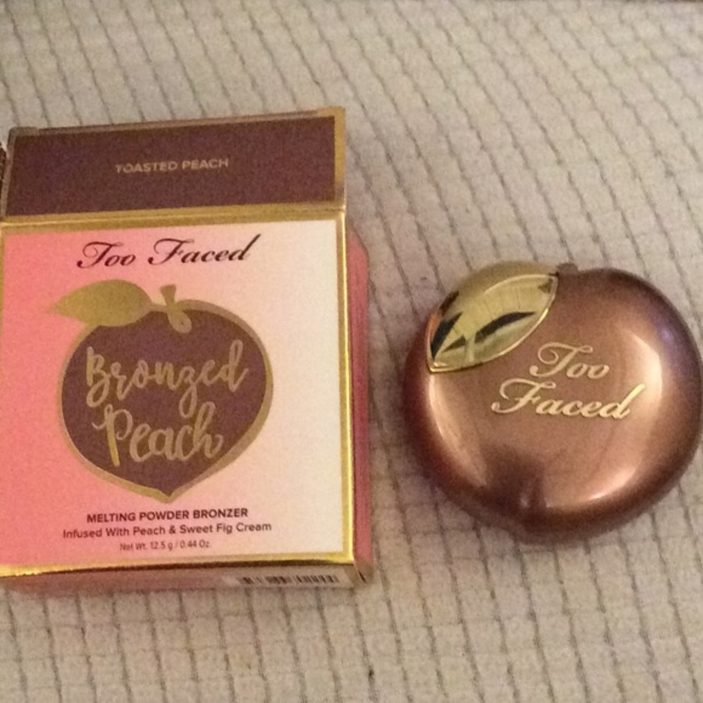 NIB TOO FACED Bronzed Peach Melting Powder Bronzer - Picture 3 of 5